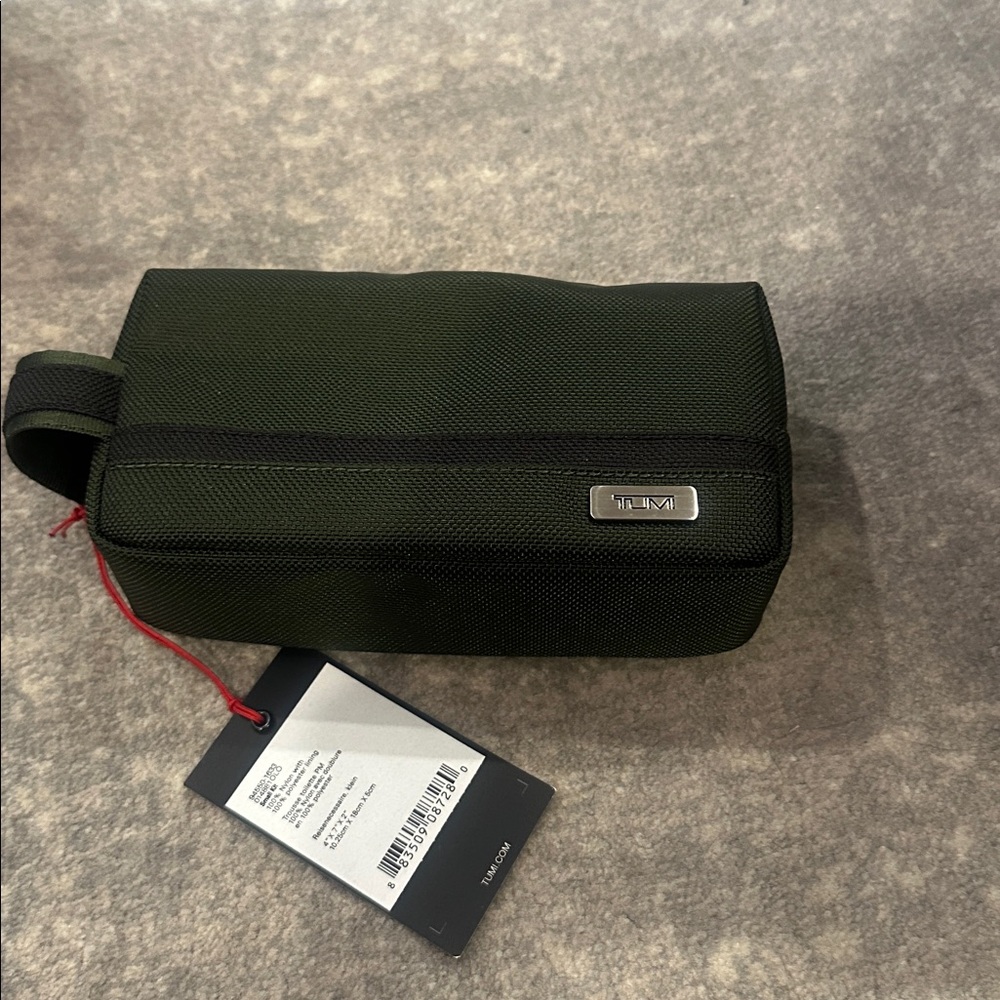 TUMI TRAVEL KIT / ACCESSORIES ARMY GREEN NWT - Picture 2 of 7